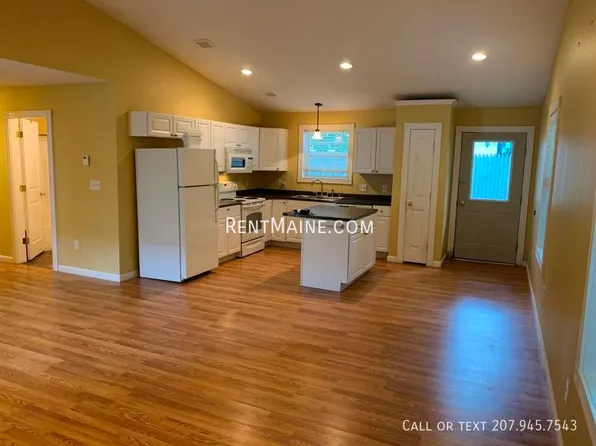215 Pine St #A, Bangor, ME 04401
