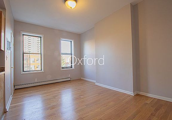 2nd image of 891 Cauldwell Ave APT 3F
