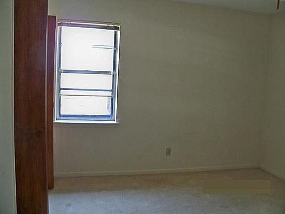 4th image of 136 Cloudcrest Dr