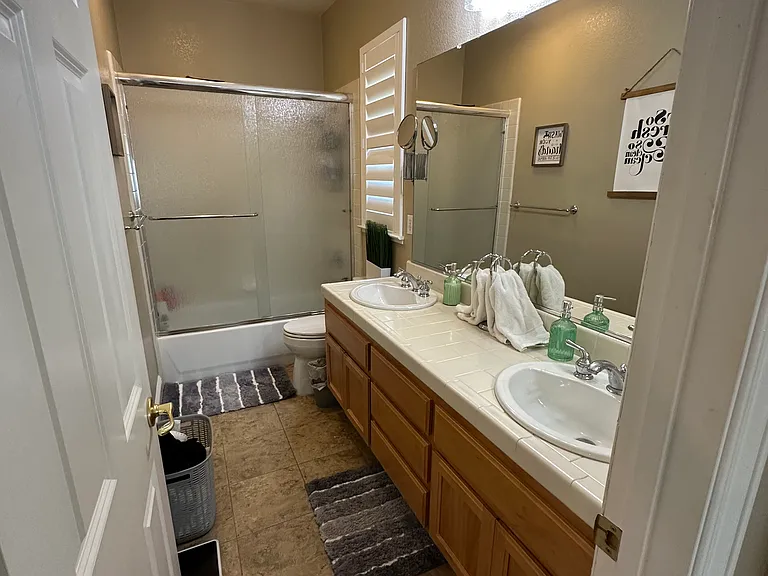 1075 Gamay Dr — Photo 36