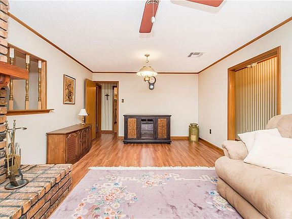 4th image of 2612 Cedarlawn Dr