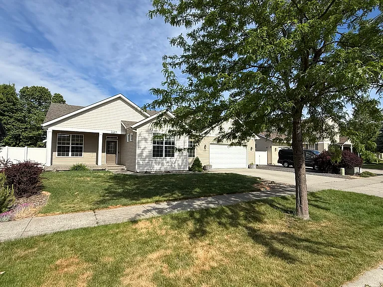 4429 W Lennox Loop — Photo 1