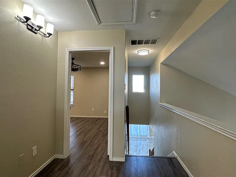 3925 Capricorn Ct — Photo 35