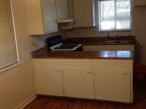 5th image of 3001 Beeston Ave