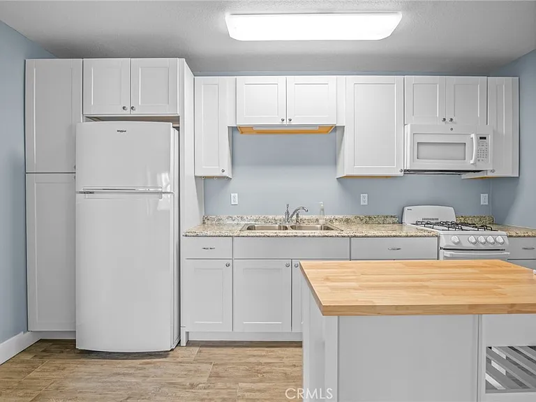 7432 Dumosa Ave #1/2 — Photo 12