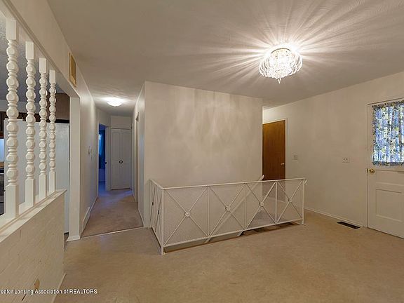 4th image of 1326 Red Leaf Ln