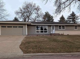 104 S 11th St, Beresford, SD 57004