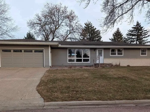104 S 11th St, Beresford, SD 57004