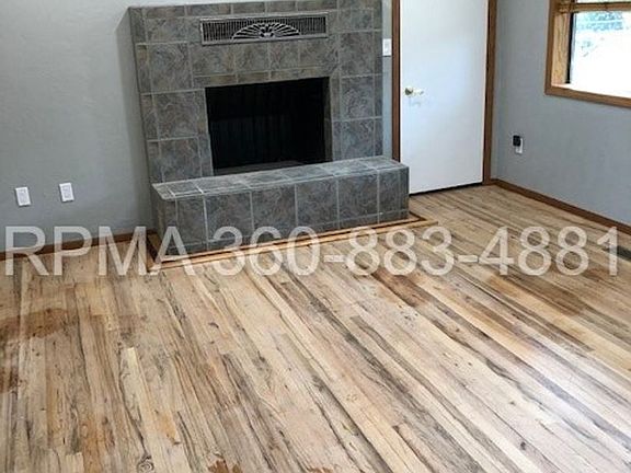 3rd image of 115 S Knoxville Way