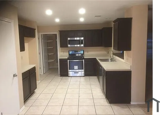 3 bed, 1684 sqft, $2,295 — Photo 3