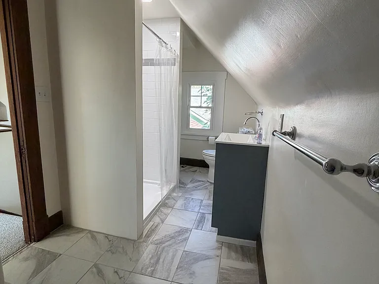 Third floor full bathroom