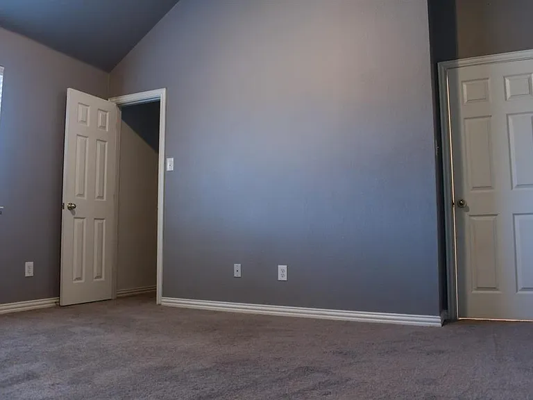 409 Royal Crest Dr — Photo 24