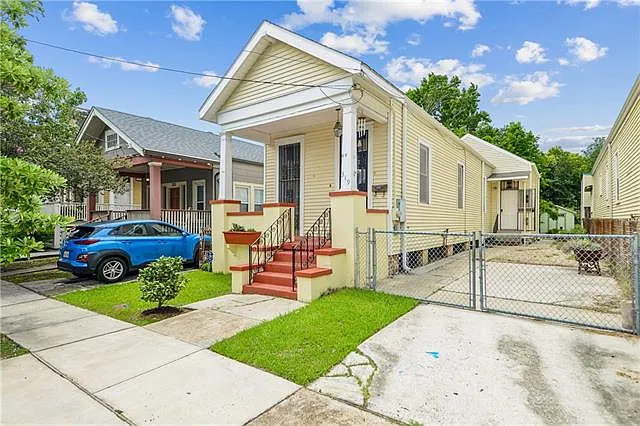 2 bed, 1.0 bath, 1156 sqft, $2,200 — Photo 3