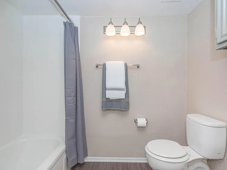 Waterford Grove Apartments — Photo 36