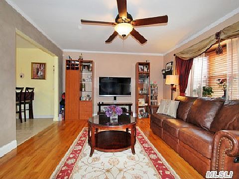 3rd image of 1068 Park Blvd