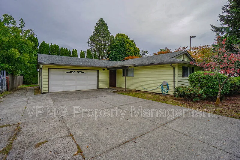 3 bed, 2.0 bath, 1398 sqft, $2,595 — Photo 1