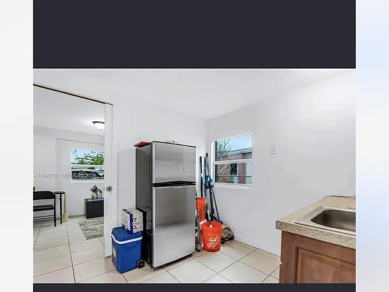 4441 SW 33rd Dr — Photo 4
