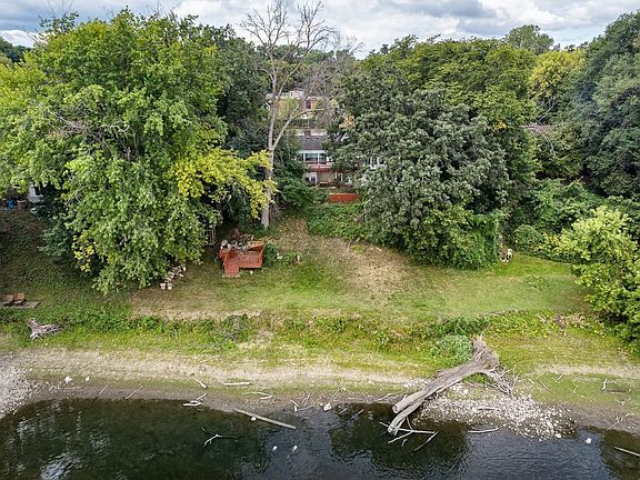 5th image of 9316 W River Rd
