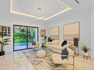 445 W 42nd St, Miami Beach, FL 33140
