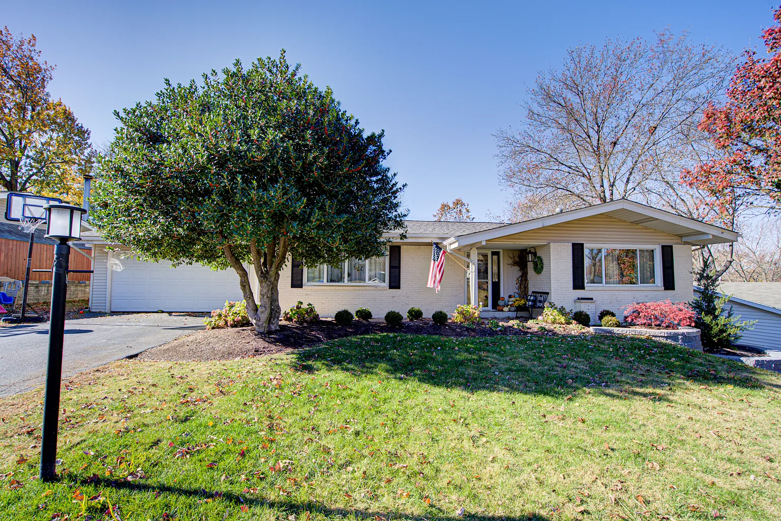 1329 Orchard Lakes Dr photo 1
