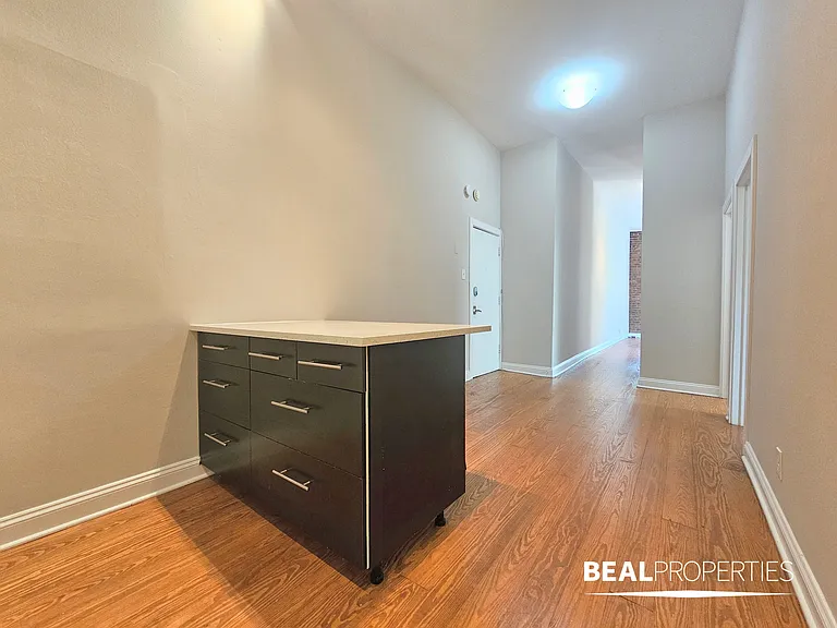 2200 N Clark St — Photo 14