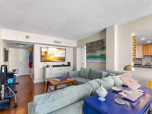 5th image of 470 3rd St S Unit 922