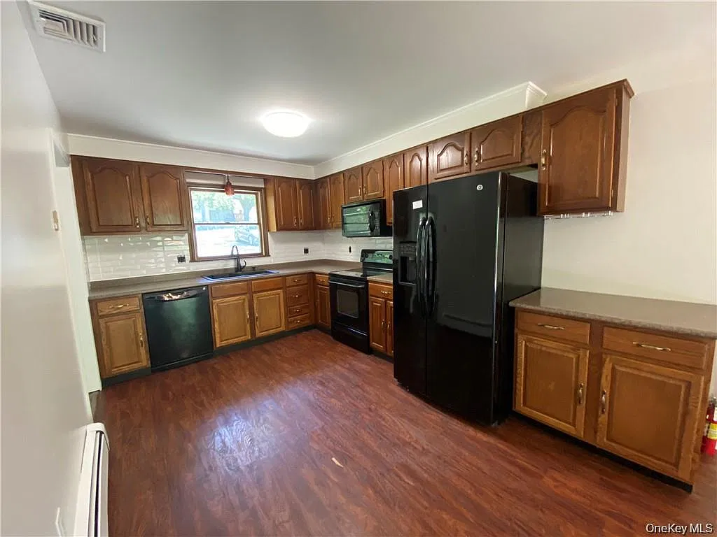 3 bed, 2.0 bath, 1839 sqft, $3,450 — Photo 4