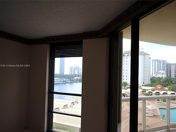 5th image of 20191 E Country Club Dr APT 708