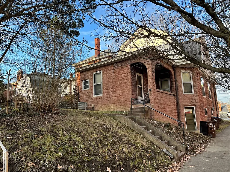 2102 Maryland Ave — Photo 33