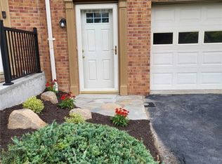 28 Hennig Dr, Pittsburgh, PA