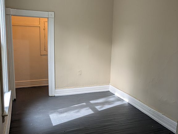 5th image of 533 1/2 E 9th St