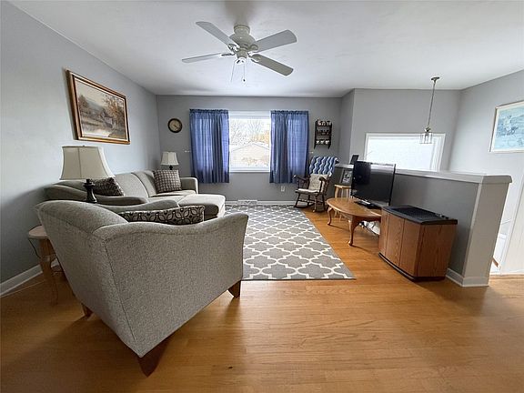 3rd image of 533 Leon Dr