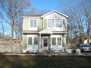 5 Halewood Dr, Shirley, NY 11967