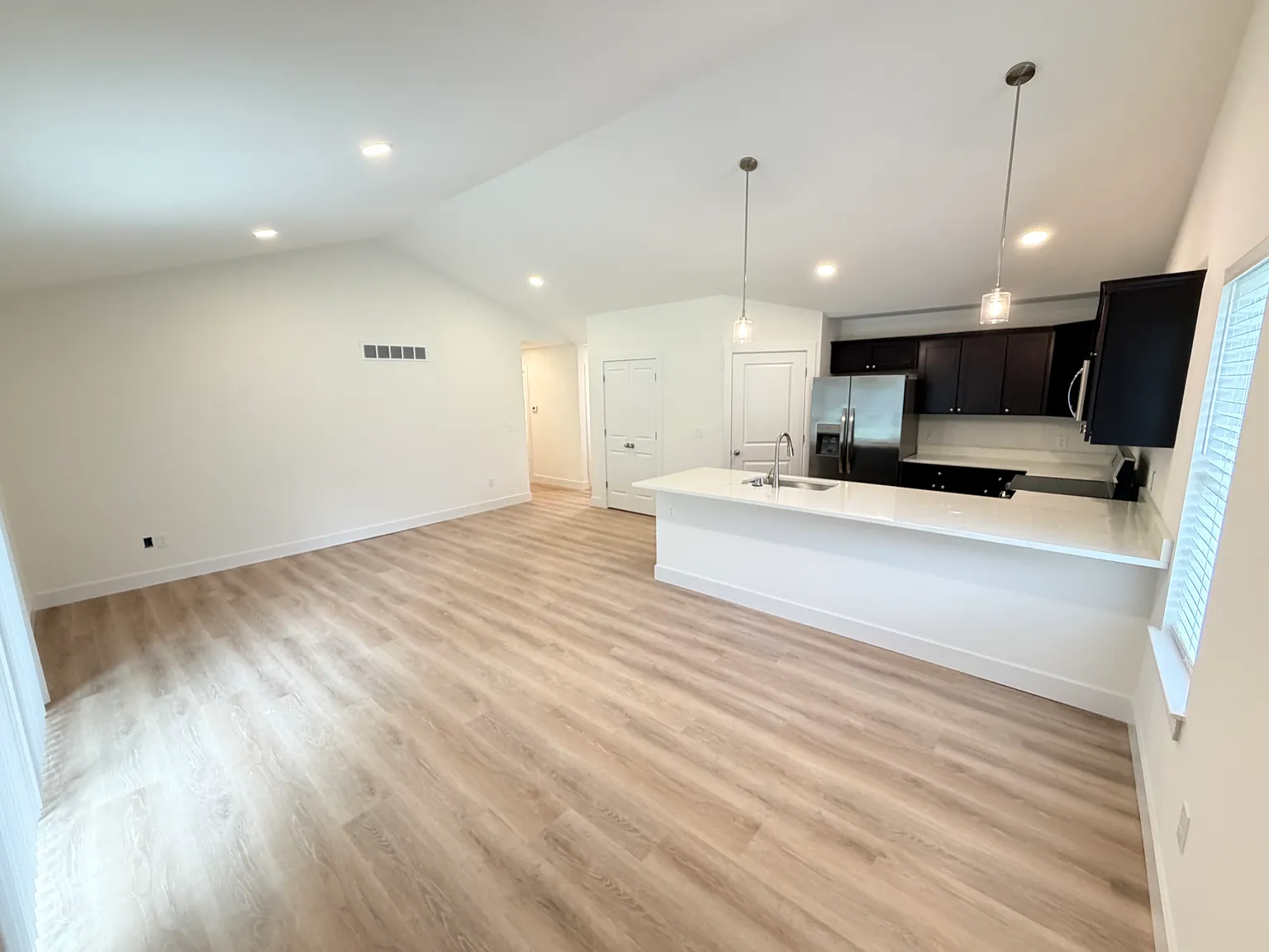 2 bed, 1250 sqft, $1,995 — Photo 4