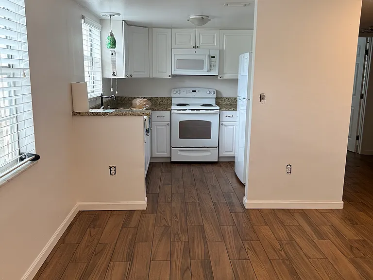 510 70th Ave — Photo 3