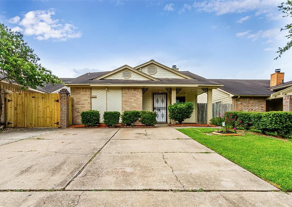 1st image of 7104 Village Lake Dr