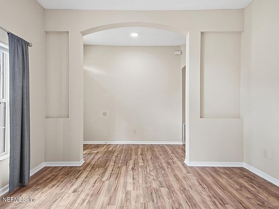 5th image of 33 PHOENIX Lane