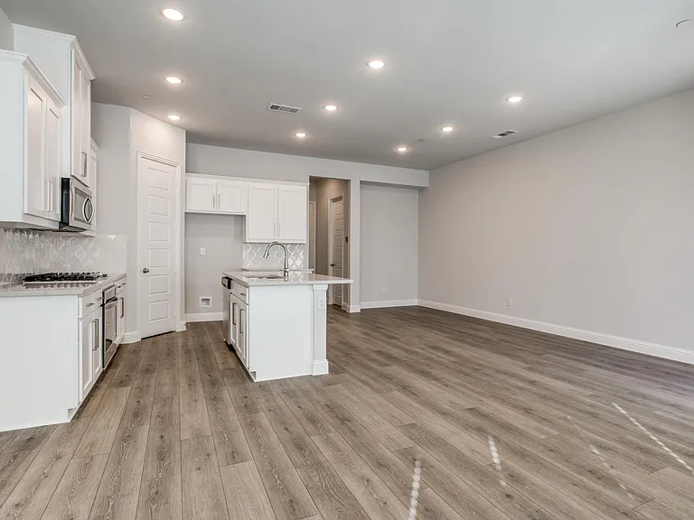 4628 Piedras Lanzar Dr — Photo 5