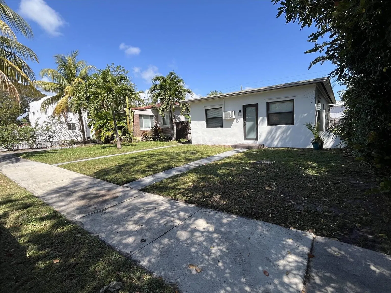 Hollywood South Side Add — Photo 1