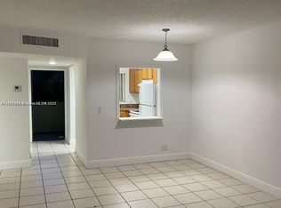 1638 Embassy Dr APT 312, West Palm Beach, FL 33401