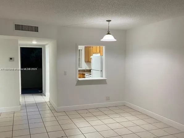 1638 Embassy Dr APT 312, West Palm Beach, FL 33401