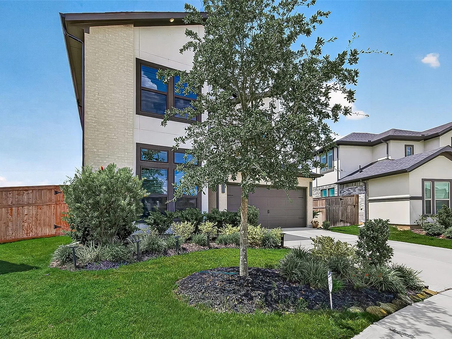 4 bed, 3.0 bath, 2459 sqft, $3,650 — Photo 3