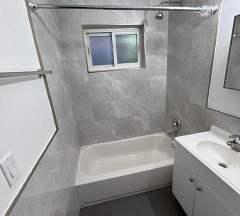 4th image of 6034 N California Ave #102