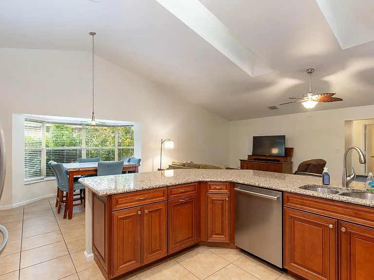 1741 Grantham Dr — Photo 6