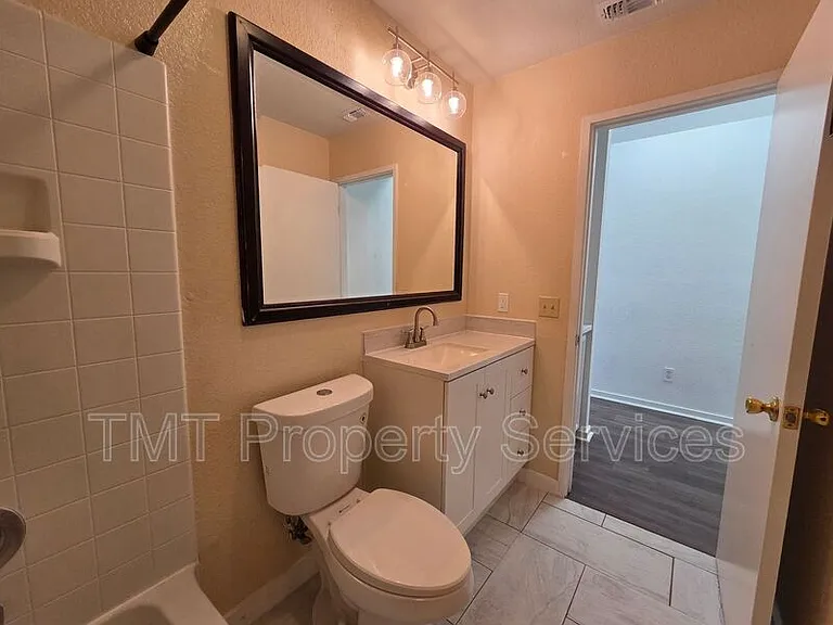 2234 Wall St — Photo 31