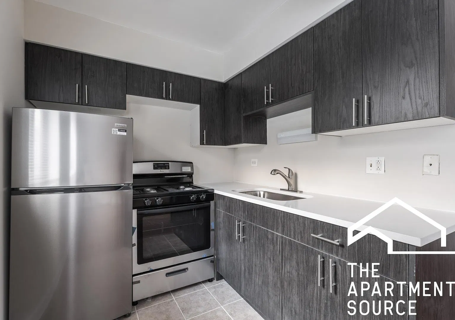 5917 N Kenmore Ave — Photo 1