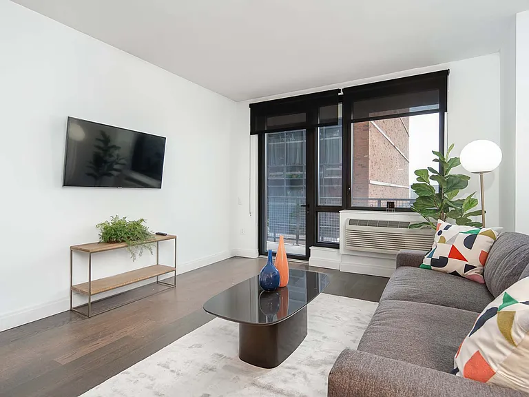 DVORA Art House — Photo 51
