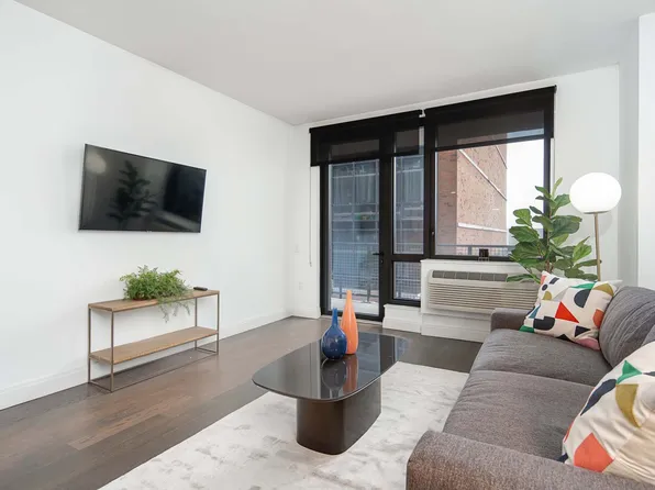 148 1st Street image 151 of 204