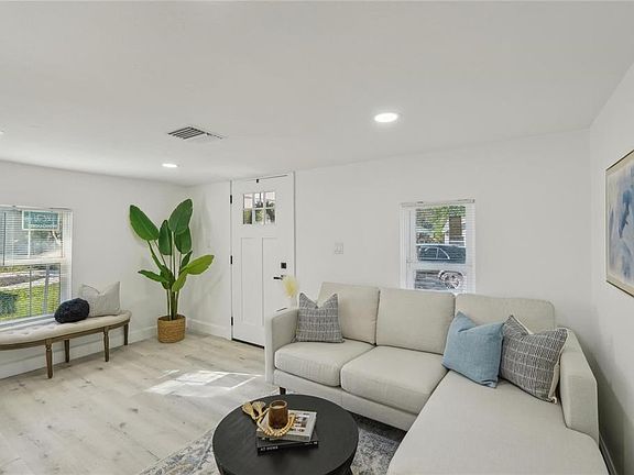 4th image of 2111 E Ellicott St