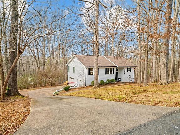 4th image of 302 Indian Forest Rd